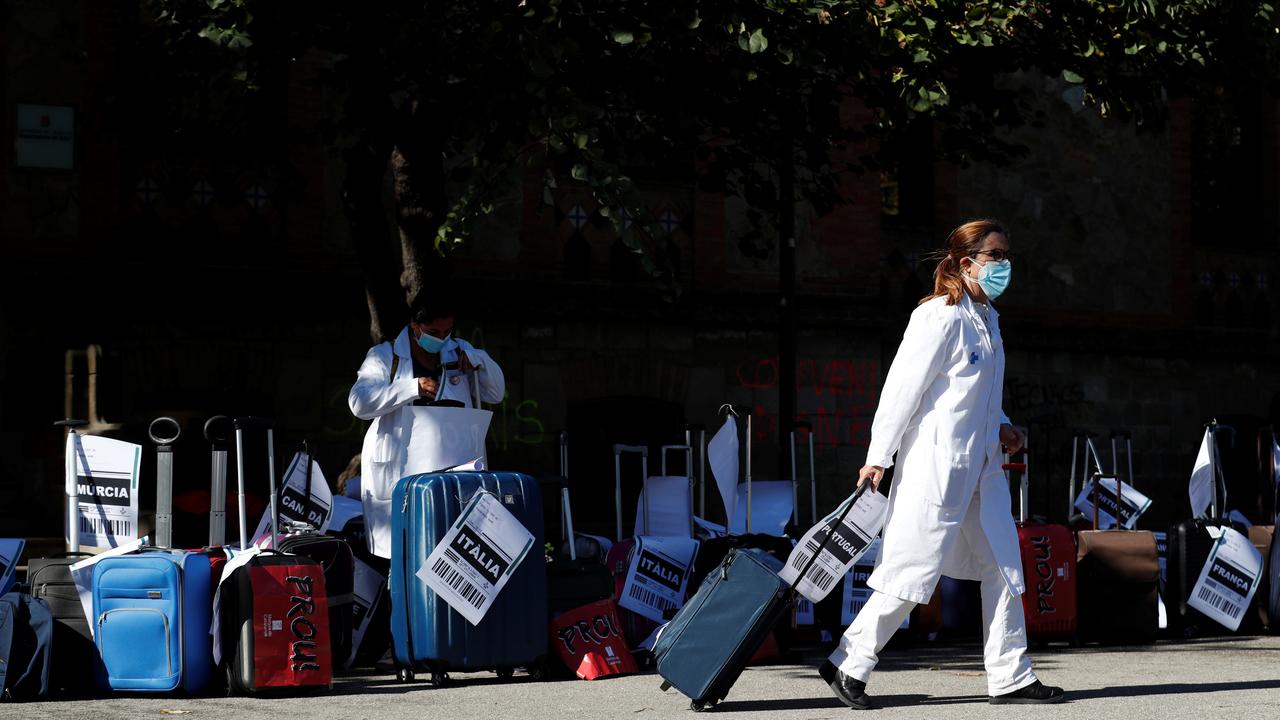Une médecin lors d'une grève à Barcelone pour réclamer de meilleurs conditions de travail, le 14 octobre 2020. [REUTERS - Albert Gea]
