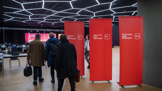 En congrès à Genève, les socialistes donnent leurs mots d'ordre pour le 15 mai. [Keystone - Martial Trezzini]