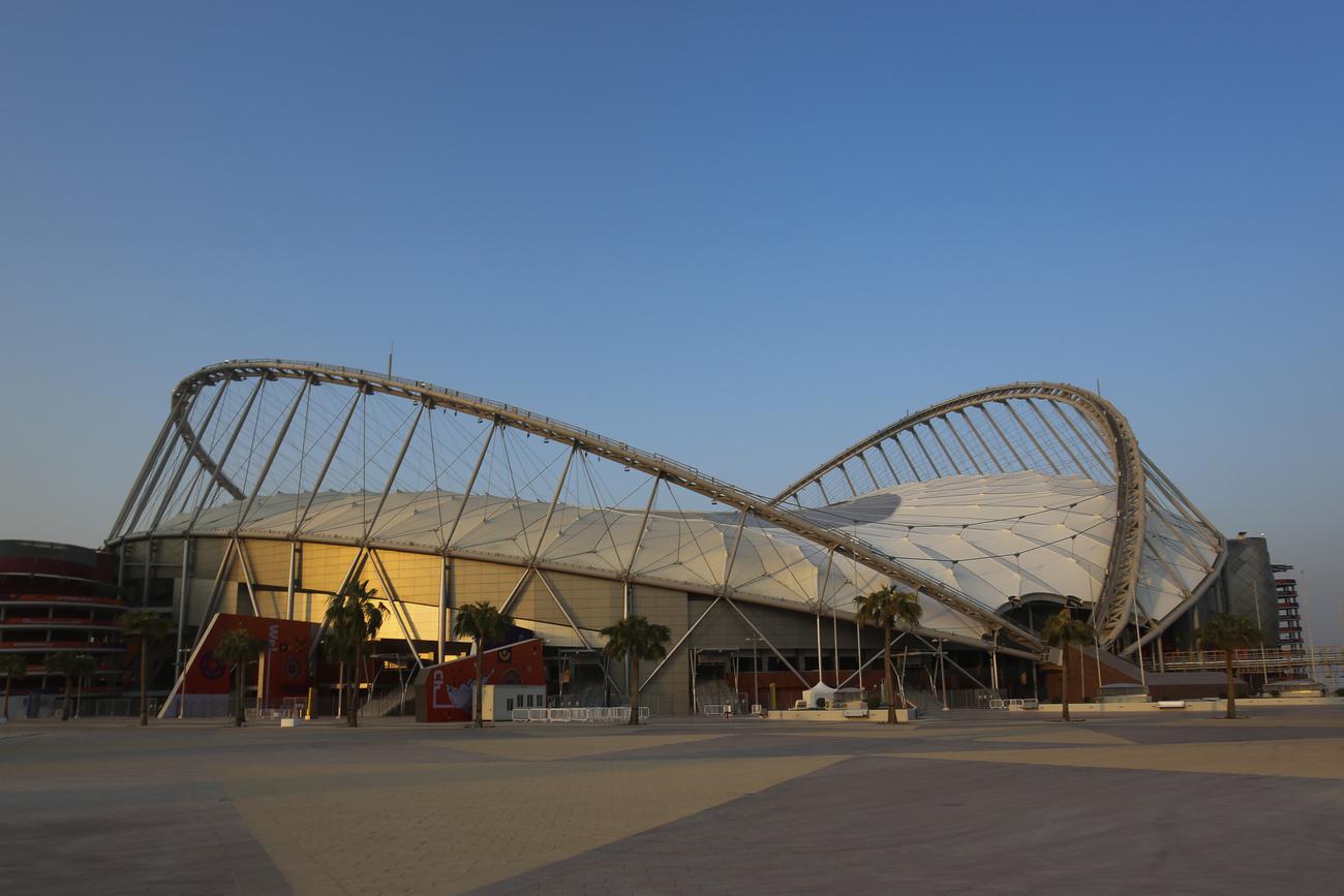 Le Khalifa International Stadium à Doha accueillera la Coupe du monde... Mais avec quels supporters ? [AP Photo/Keystone - Hussein Sayed]