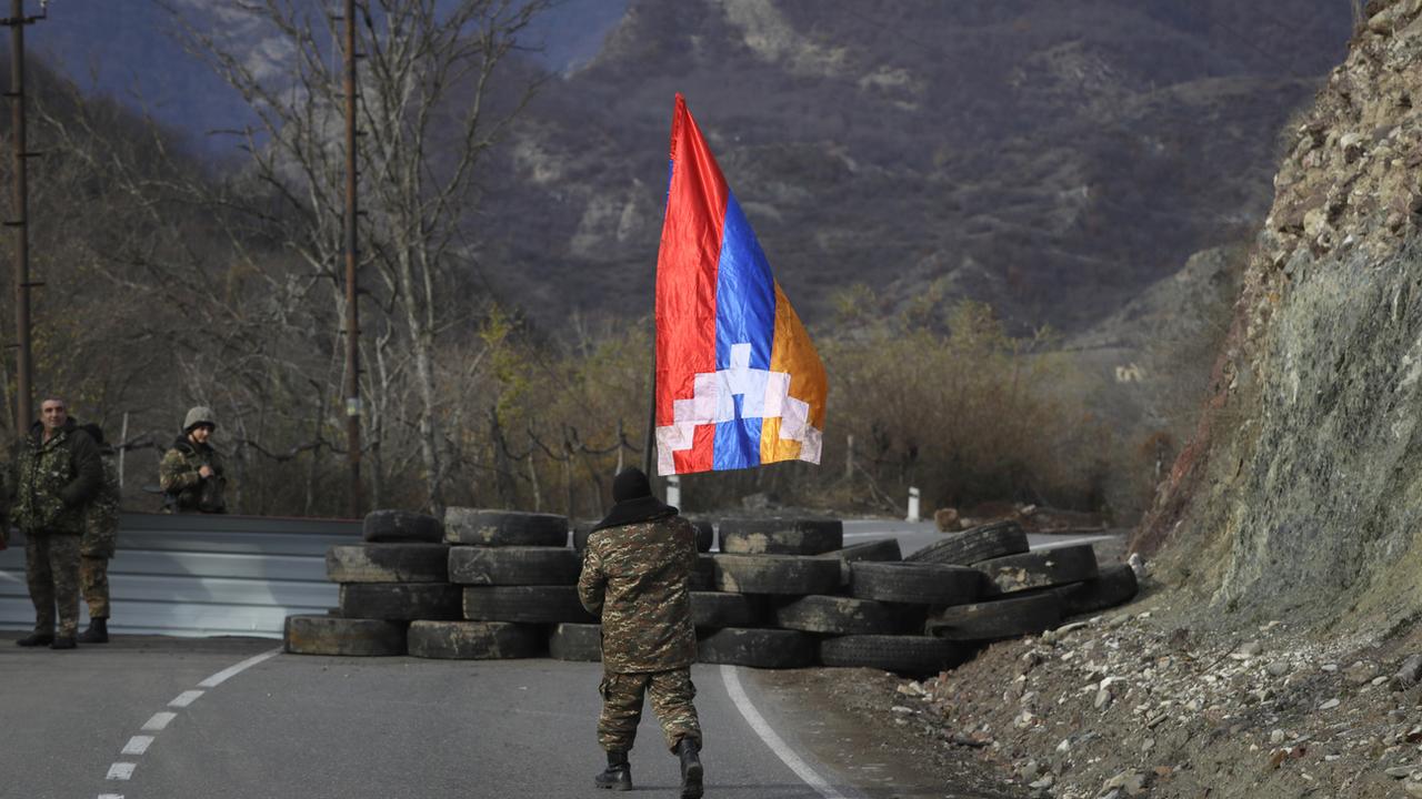 Un poste de contrôle des séparatistes arméniens du Haut-Karabakh en novembre 2020. [Keystone - Sergei Grits]
