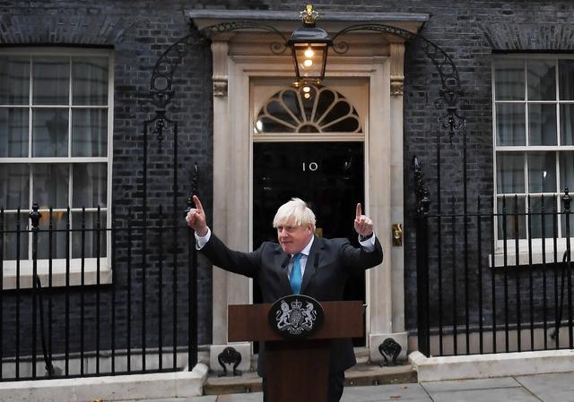 Boris Johnson avait promis "qu'il reviendrait" lors de son discours d'adieu. [Keystone - Neil Hall]