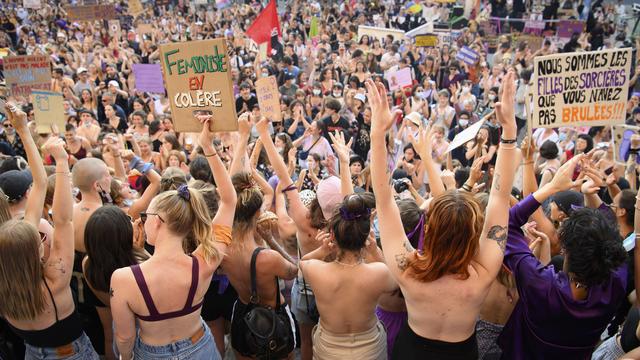 Des manifestantes lors de la grève féministe le 14 juin 2021 à Lausanne. [Keystone - Laurent Gillieron]