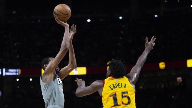 Capela et les Hawks sont venus à bout des Brooklyn Nets malgré un Kevin Durant en feu. [AP Photo/Hakim Wright Sr.]