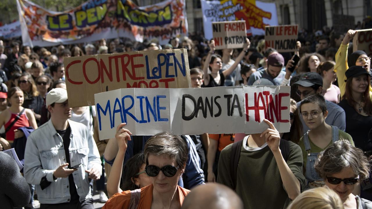 En France, manifestations contre l'extrême droite de Marine Le Pen. [EPA/Keystone - Ian Langsdon]