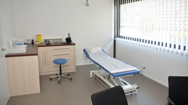 Un médecin ferme son cabinet sans avertir ses patients au Locle. [RTS - Gaël Klein]