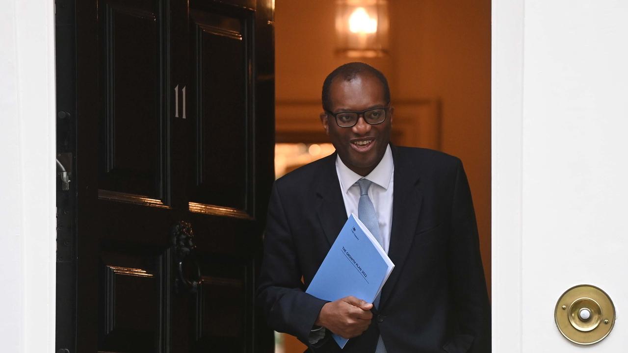 Kwasi Kwarteng, ministre des finances au Royaume-Uni, dévoile un vaste plan financier pour stimuler la croissance. [EPA/ Keystone - Neil Hall]