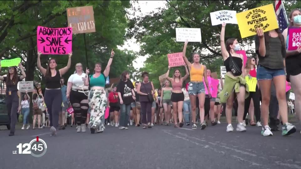 Grandes manifestations aux États-Unis après la décision de la Cour suprême révoquant le droit à l’avortement