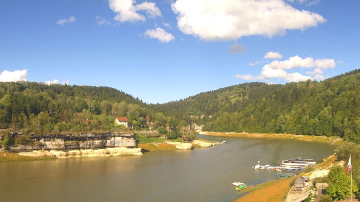 Une image du lac des Brenets pris le 8 septembre par une webcam de l'office du tourisme Jura & Trois Lacs. [Jura & Trois Lacs Tourisme]