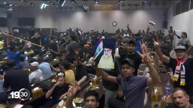 Des milliers de partisans de l'influent leader politique chiite Moqtada Sadr ont envahi le Parlement irakien