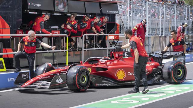 Charles Leclerc au stand Ferrari lors des essais du GP du Canada. [Paul Chiasson]