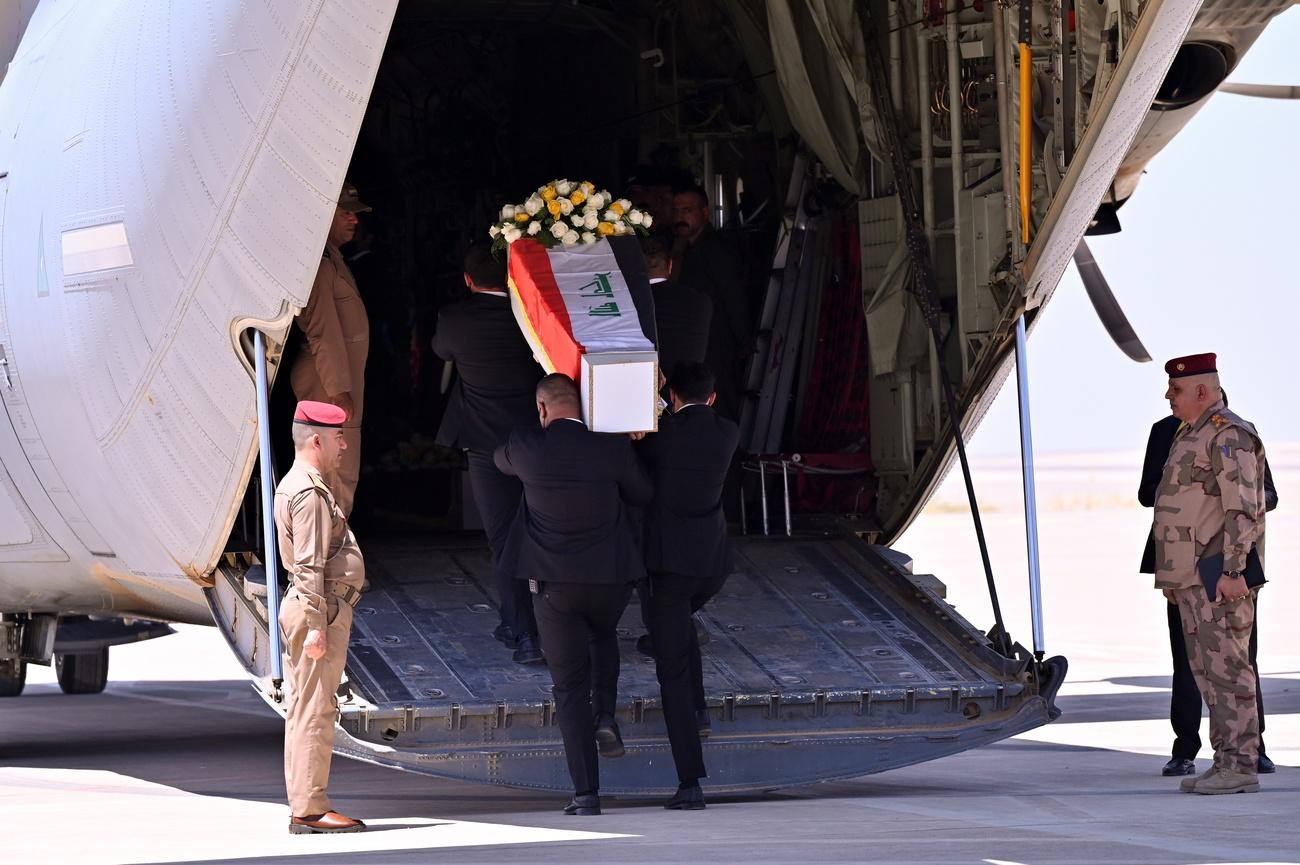 Le cercueil d'un enfant transporté du nord de l'Irak en direction de Bagdad. [Keystone - EPA/Gailan Haji]