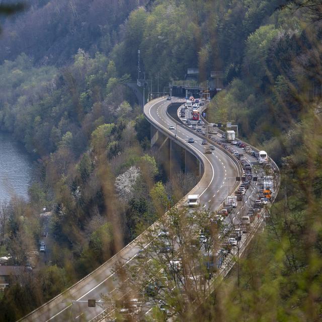 A Pâques, les bouchons au Gothard avaient atteint plus de 20 kilomètres (archive). [Keystone - Urs Flueeler]