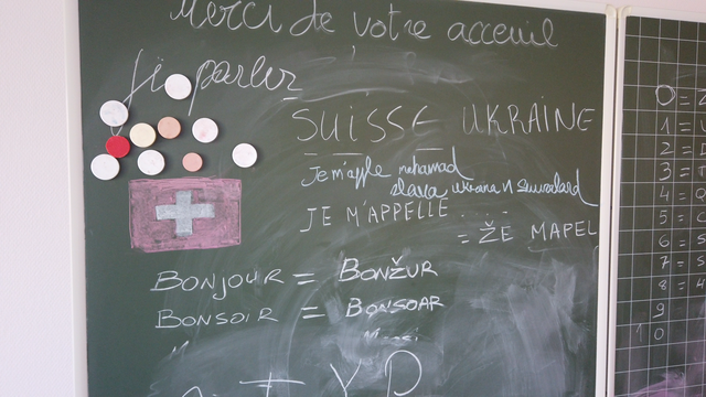 Un ancien lieu de culte qui accueille désormais des réfugiés ukrainiens, à Müntschemier (BE). [RTS - 15 Minutes]