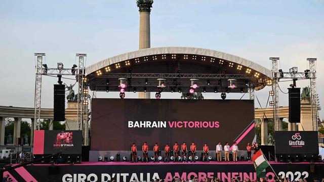 L'équipe Bahrain lors de sa présentation pour le Tour d'Italie, à Budapest en mai 2022. [Imago]