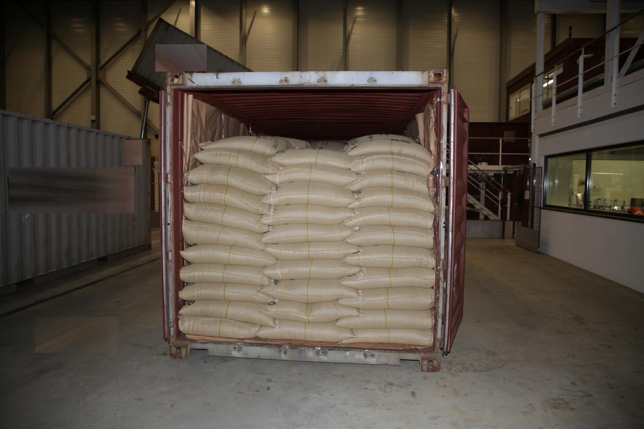 La police cantonale fribourgeoise a découvert plus de 500 kilogrammes de cocaïne dans une usine à Romont. [Police cantonale fribourgeoise]