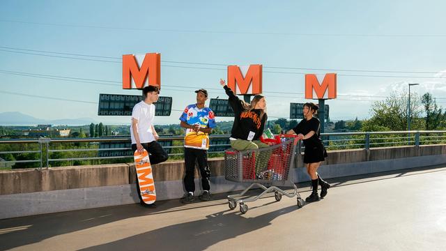 Migros se lance dans le "streetwear" en collaboration avec Sebastian Strappazzon. [Sebastian Strappazzon/Migros - MMM]