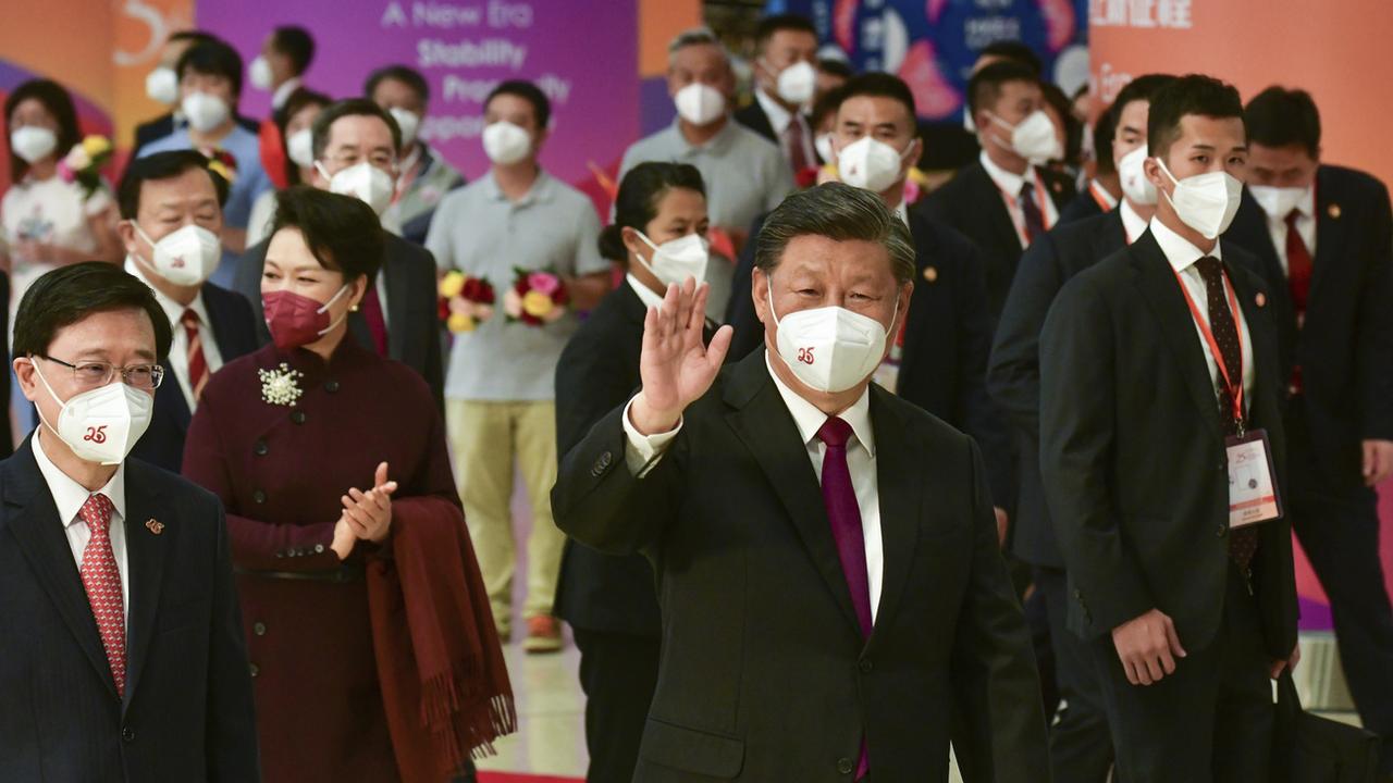 Triomphal, Xi Jinping célèbre les 25 ans de la rétrocession de Hong Kong à la Chine. [Keystone - Hong Kong Government Information Services]