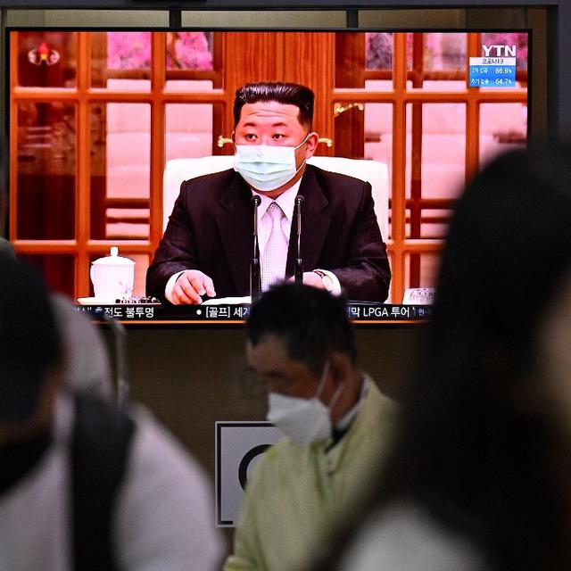 Kim Jong Un a fustigé lundi les autorités sanitaires de Corée du Nord pour leur gestion de l'épidémie de Covid-19. [afp - Anthony Wallace]