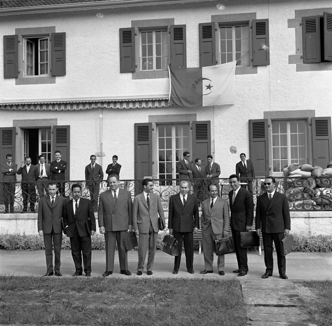 La délégation algérienne aux négociations franco-algériennes à Bois d'Avault en mai 1961. [Keystone]