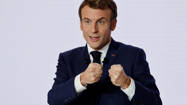 Emmanuel Macron a déclaré, dans un entretien mis en ligne mardi par Le Parisien, être décidé à "emmerder" les non-vaccinés "jusqu'au bout". [keystone - Ludovic Marin]