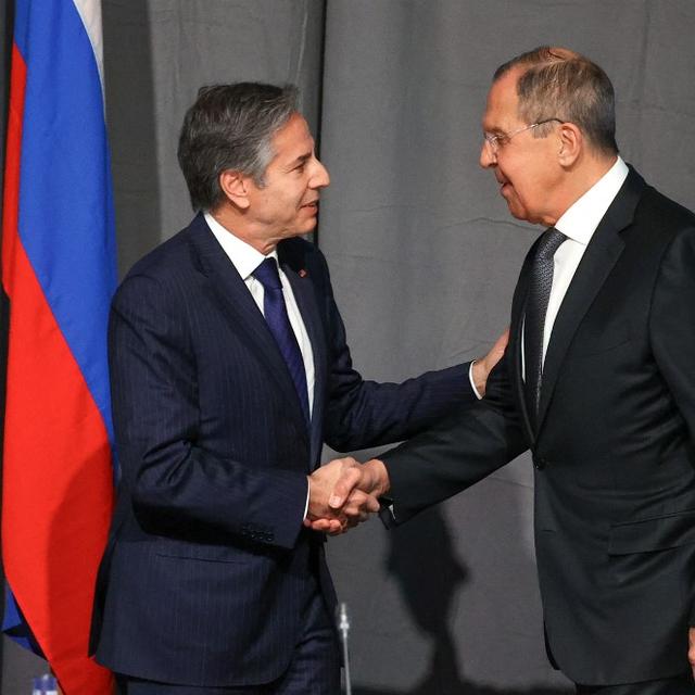 Le secrétaire d'Etat américain Antony Blinken et le ministre russe de la diplomatie Serguei Lavrov lors d'une rencontre en Suède le 2 décembre 2021. [AFP - Russian Foreign Ministry / Sputnik]