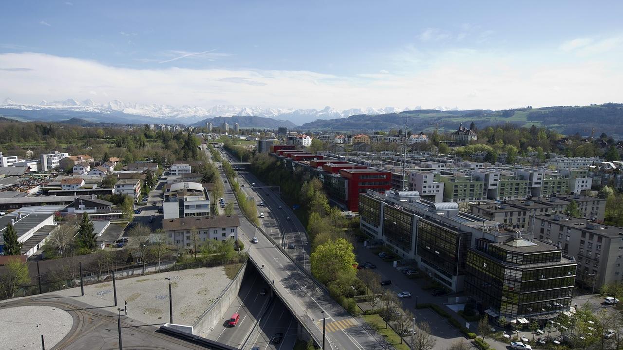 L'autoroute A6 à Berne. [Keystone - Peter Schneider]