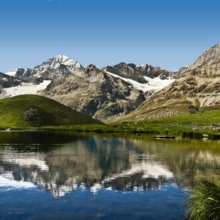 Un lac dans les montagnes suisses.
jahmaica
Depositphotos [jahmaica]