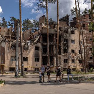 Un immeuble d'habitation bombardé par l'armée russe près de Kiev. [EPA - Romain Pilipey - Keystone]