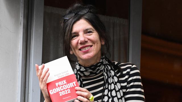 L'écrivaine Brigitte Giraud est la lauréate du Prix Goncourt 2022 avec son roman "Vivre vite". [AFP - Bertrand GUAY]