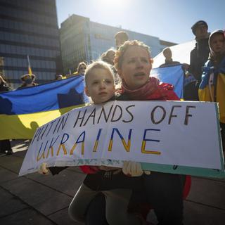Une manifestation en faveur de l'Ukraine à Vancouver. [AP/Keystone - Darryl Dyck]