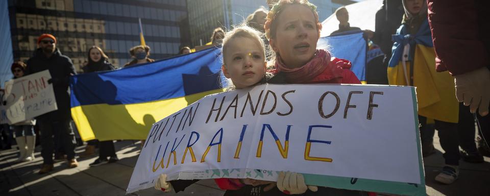 Une manifestation en faveur de l'Ukraine à Vancouver. [AP/Keystone - Darryl Dyck]