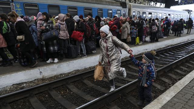 Plus de deux millions de personnes ont déjà fui l'Ukraine. [KEYSTONE - MIGUEL A. LOPES]