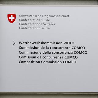 Le logo de la Commission de la concurrence COMCO, le mercredi 30 avril 2014 à Berne. (KEYSTONE-Peter Klaunzer) [KEYSTONE - Peter Klaunzer]