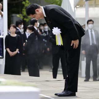 Le premier ministre japonais Fumio Kishida lors de la cérémonie de commémoration du bombardement de Nagasaki, le 9 août 2022. [AP - Kyodo News - Reuters]