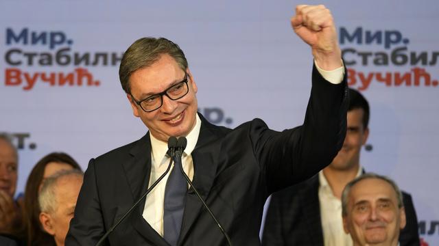 Le président sortant Aleksander Vucic revendique une victoire écrasante à l'issue de l'élection présidentielle en Serbie. [AP/Keystone - Darko Vojinovic]