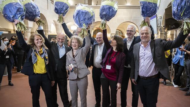 L'exécutif zurichois élu dimanche. De gauche à droite: Karin Rykart (Verts), Andre Odermatt (PS), Daniel Leupi (Verts), Corine Mauch (PS), Michael Baumer (PLR), Simone Brander (PS), Andreas Hauri (PVL) et Filippo Leutenegger (PLR). [Keystone - Ennio Leanza]