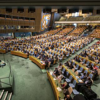 Vue sur l'Assemblée générale de l'ONU décidant de l'élection de cinq membres non-permanents du Conseil de Sécurité pour 2023-2024. [Keystone - Alessandro della Valle]