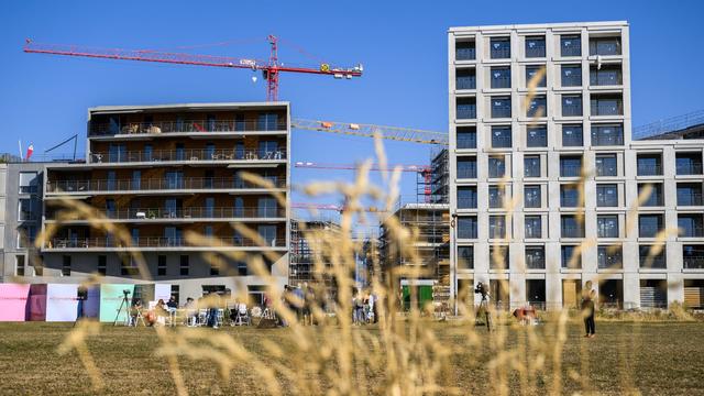 Une vue generale des immeubles lors de l'inauguration de l'ecoquartier des Plaines-du-Loup le mercredi 10 aout 2022 a Lausanne. Les premiers habitants ont commence a s'installer dans les premiers immeubles construit dans l'ecoquartier des Plaines-du-Loup au nord de Lausanne. (KEYSTONE/Jean-Christophe Bott) [Keystone - Jean-Christophe Bott]