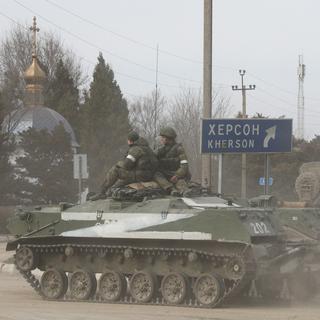 Un char de l'armée russe dans la péninsule de Crimée. [Reuters - Stringer]