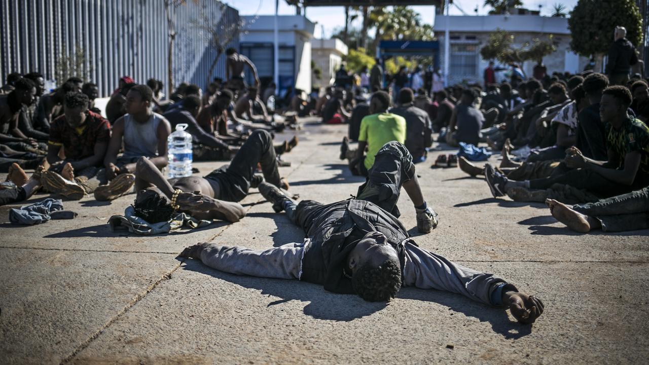 En Espagne, entrée massive de migrants dans l'enclave de Melilla. [KEYSTONE - JAVIER BERNARDO]
