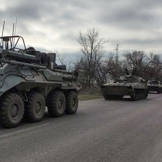 Un convoi militaire russe dans le Donbass en avril 2022. [AP/Keystone - Alexei Alexandrov]