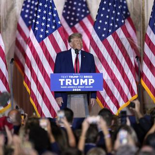 Donald Trump devant ses partisans lors de son discours à Palm Beach, en Floride, le 15 novembre 2022. [Keystone - Rebecca Blackwell]