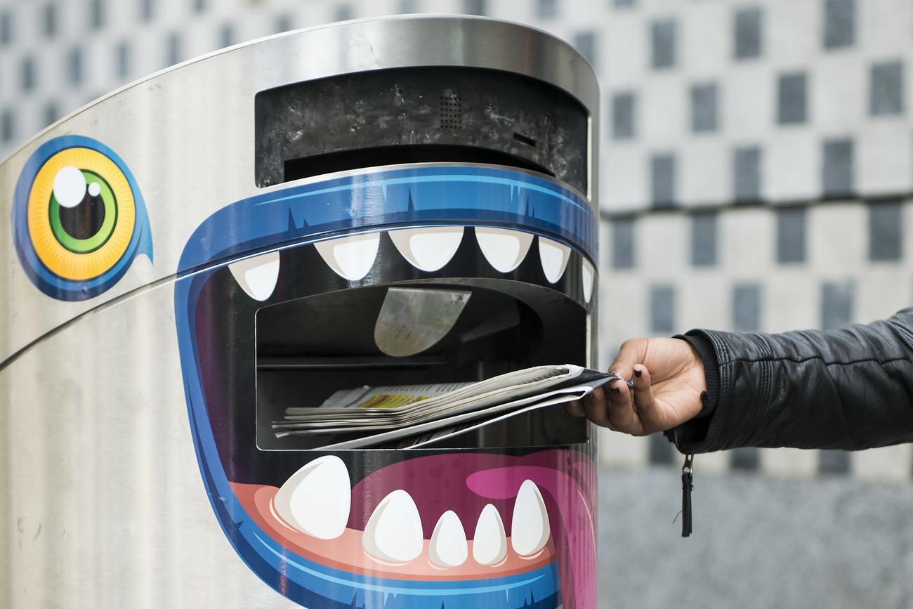 En 2014, la la Ville de Lausanne a installé une vingtaine de poubelles sonores pour sensibiliser les gens de manière ludique à la problématique du littering. [keystone - Jean-Christophe Bott]
