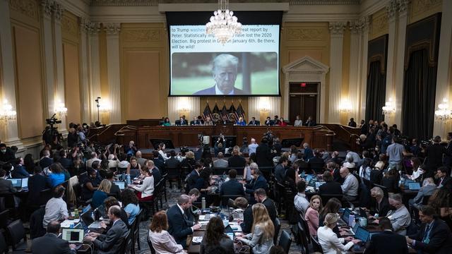 L'audition, méticuleusement organisée et calibrée pour sa retransmission télévisée, était la première opportunité pour la commission de présenter au public ce qu'elle a appris des plus de 1000 témoins interrogés et des 140'000 documents passés au peigne fin. [Keystone - Jabin Botsford]