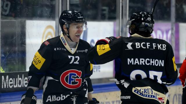 Killian Mottet et Nathan Marchon se marrent. Fribourg est un solide leader. [Anthony Anex]