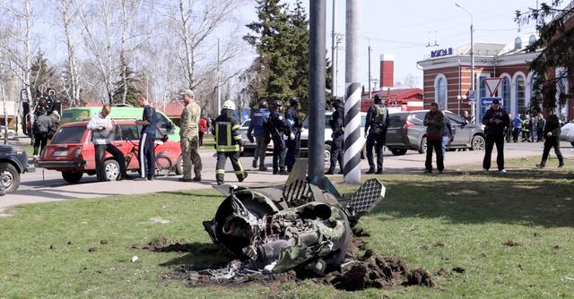 Une partie du missile qui a fait des dizaines de morts à Kramatorsk le 08.04.2022. [DR/Reuters]