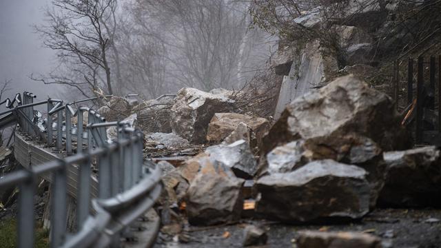 Un éboulement s'est produit dimanche entre l'embranchement de Castaneda et de Buseno dans les Grisons. [Keystone - TI-Press/Samuel Golay]