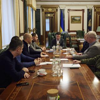 Un meeting urgent des représentants du gouvernement ukrainien et du président. [Keystone - Ukrainian Presidential Press Office via AP)]