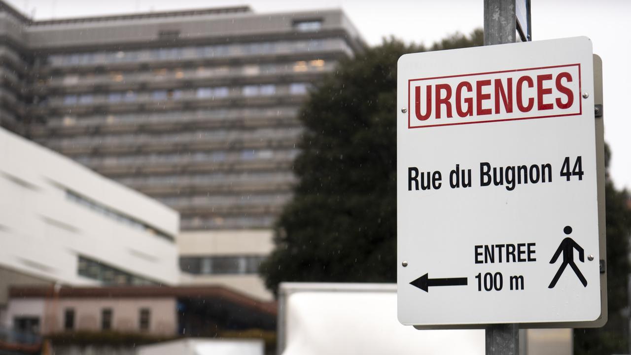 Un panneau indiquant les urgences du CHUV à Lausanne. [Keystone - Laurent Gillieron]