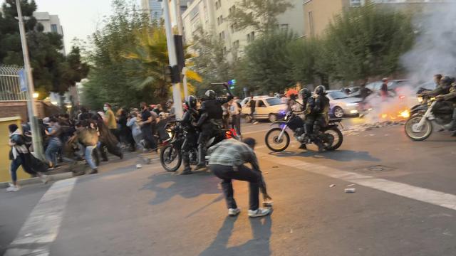 En direct de Téhéran, où des protestations ont lieu suite à la mort d'une jeune femme. [AP photo]